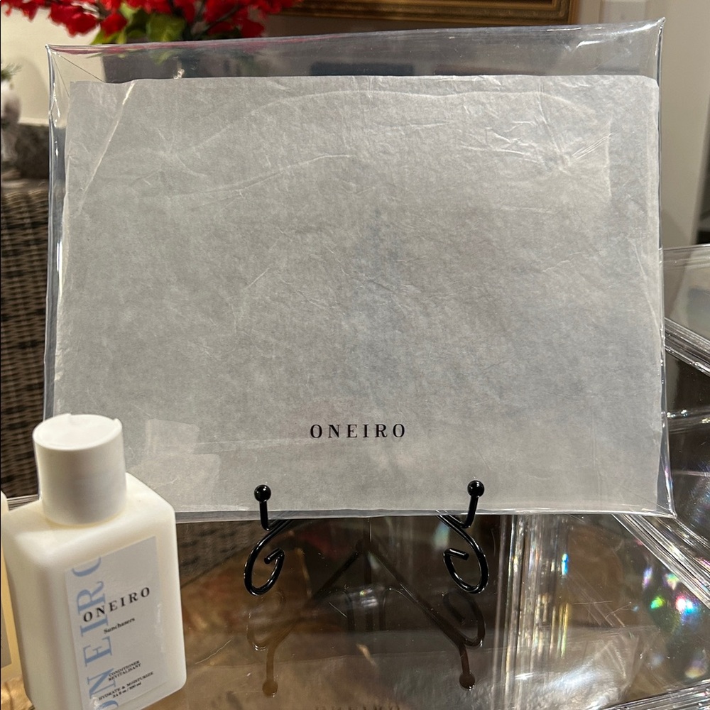 Oneiro Sunchasers Body Wash/Body Milk & Shampoo/Conditioner with Snap Pouch NWT - Picture 2 of 5